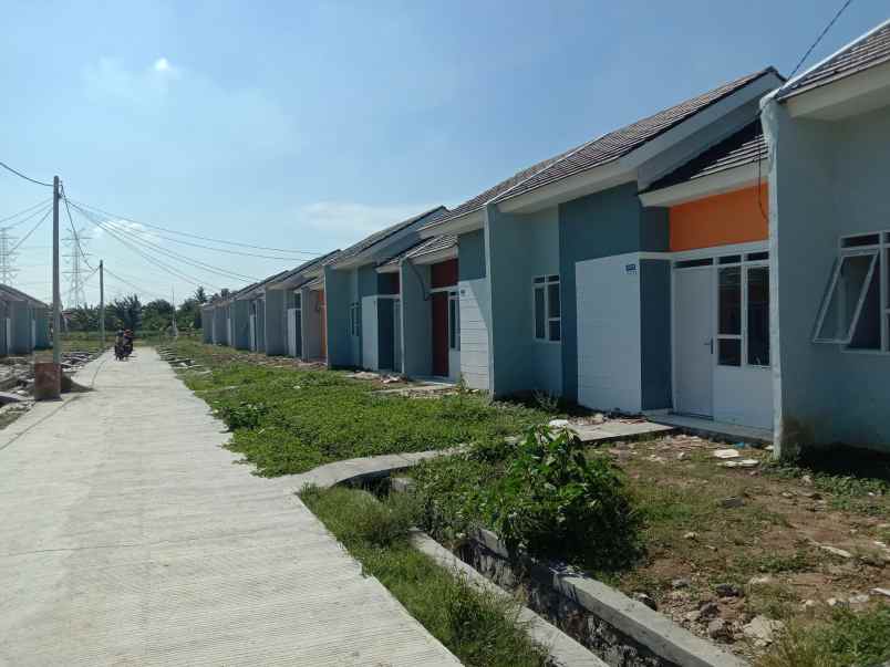 rumah jalan raya pasar muara