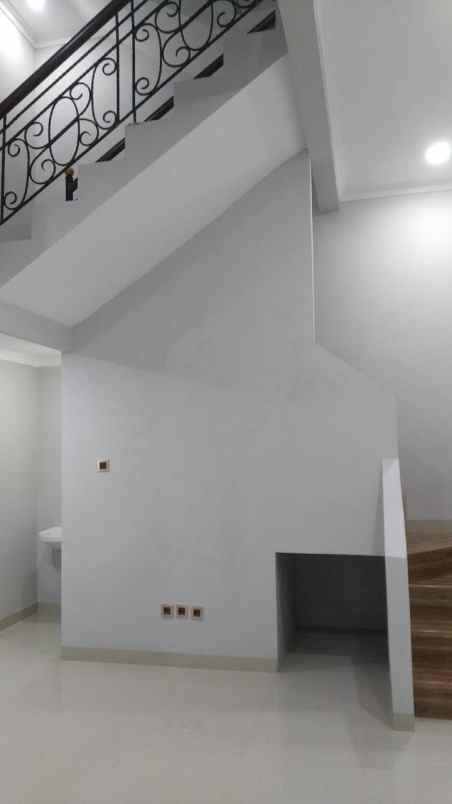 rumah jln raya kedoya