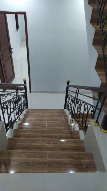 rumah jln raya kedoya