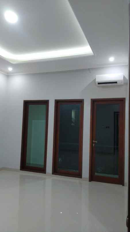 rumah jln raya kedoya