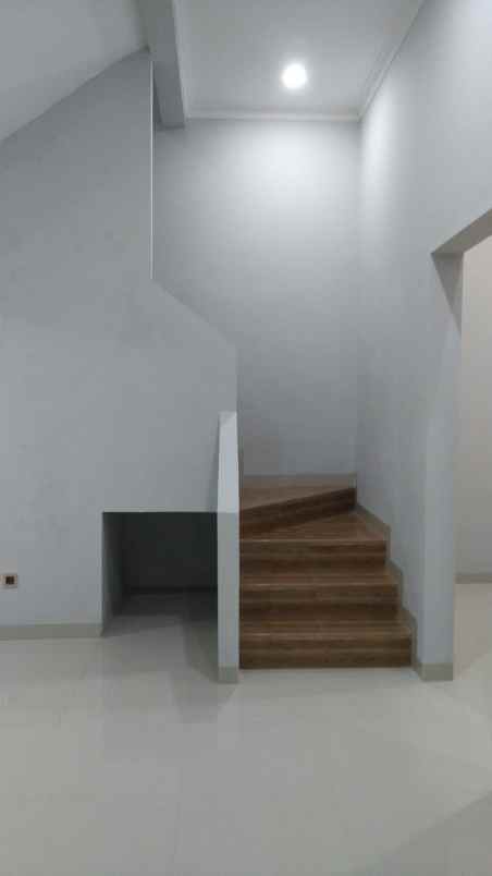 rumah jln raya kedoya