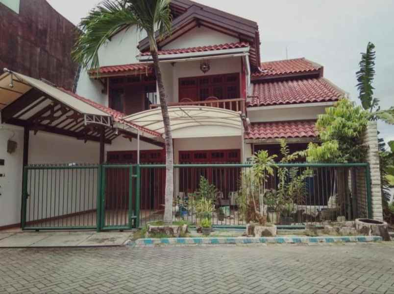 rumah klampis semolo timur bangunan kokoh