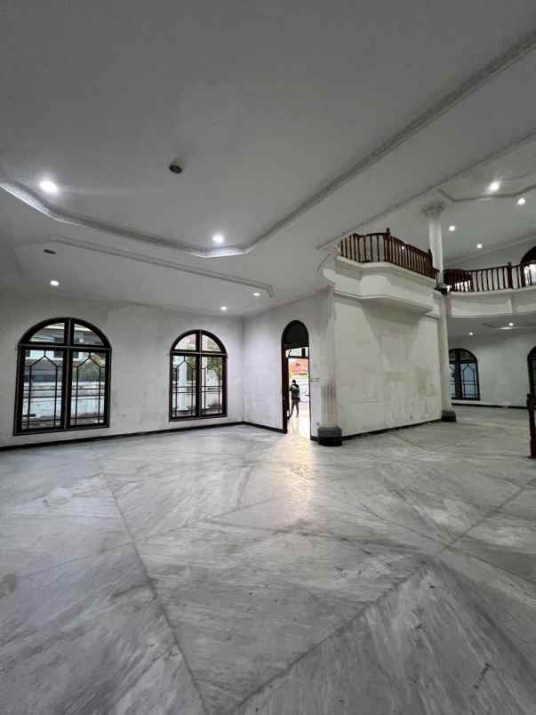 rumah klasik mewah perlu renov mojoklangru kidul