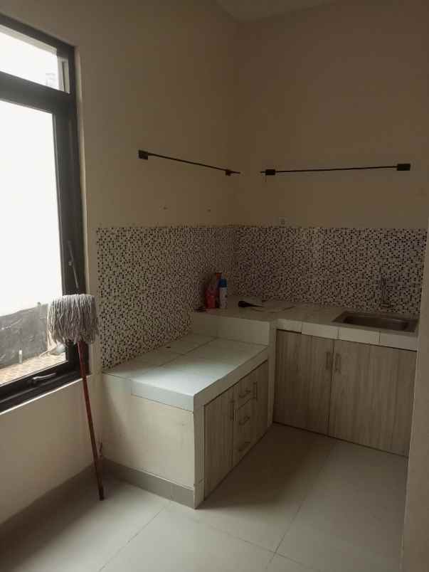 rumah kontrakan dekat pt hino dan kawasan indotaise