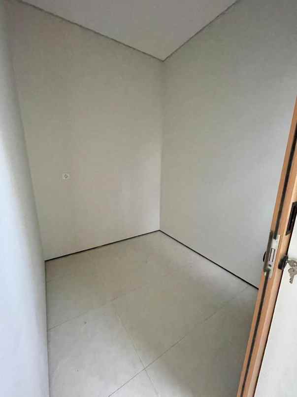 rumah kpr syariah 2 lantai strategis akses 2 mobil