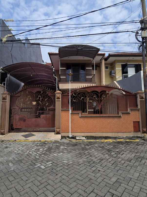 rumah lebak indah strategis siap huni row 3 mobil