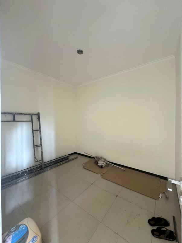 rumah like new minimalis lokasi kendalsari suhat