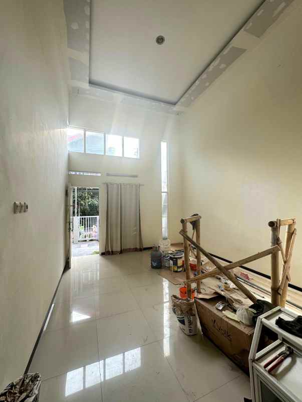 rumah like new minimalis lokasi kendalsari suhat