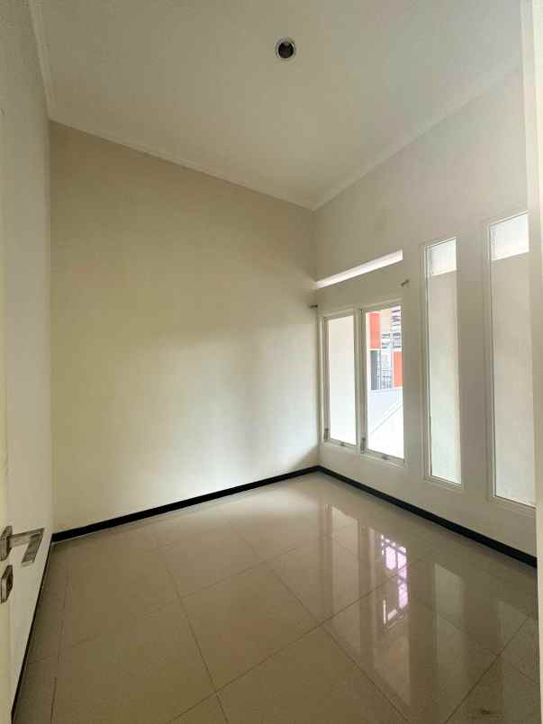 rumah like new minimalis lokasi kendalsari suhat