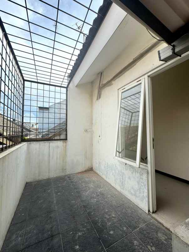 rumah like new minimalis lokasi kendalsari suhat