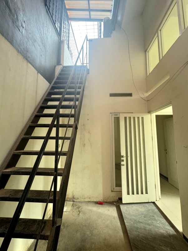 rumah like new minimalis lokasi kendalsari suhat