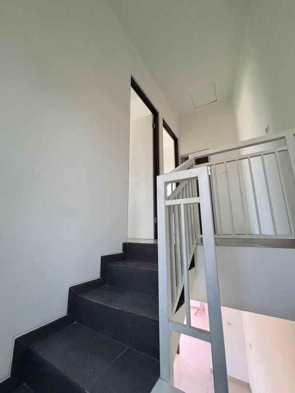 rumah lokasi premium 9 menit dari lrt harjamukti