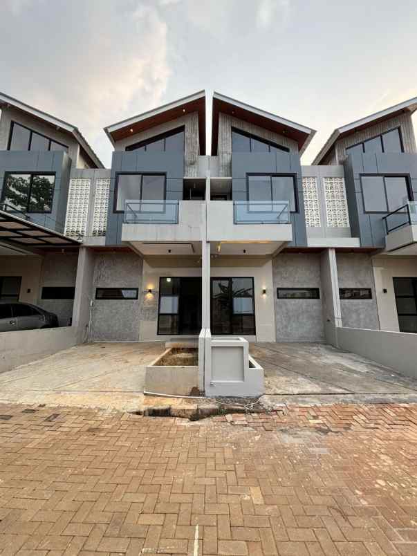rumah luxury 2 lantai dekat jakarta selatan