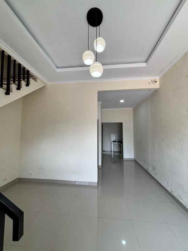rumah luxury 2 lantai dekat jakarta selatan