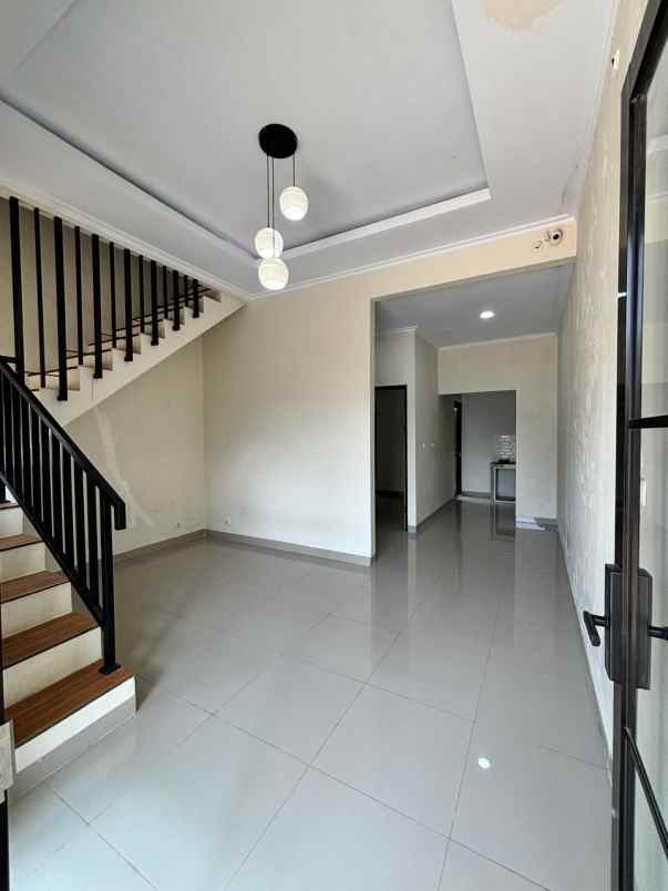rumah luxury 2 lantai dekat jakarta selatan