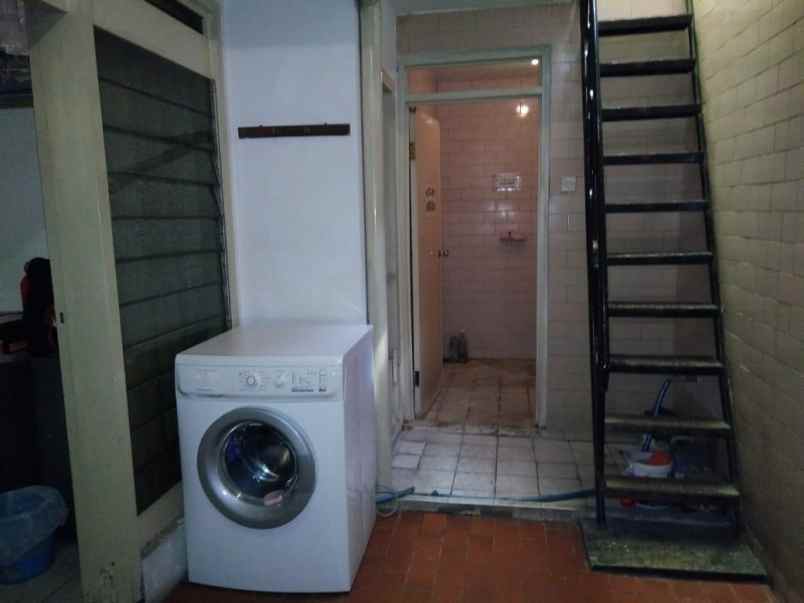 rumah manyar tirtoyoso selatan terawat row 3 mobil