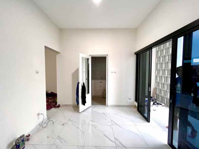 rumah mewah 2 lantai dekat terminal condong catur