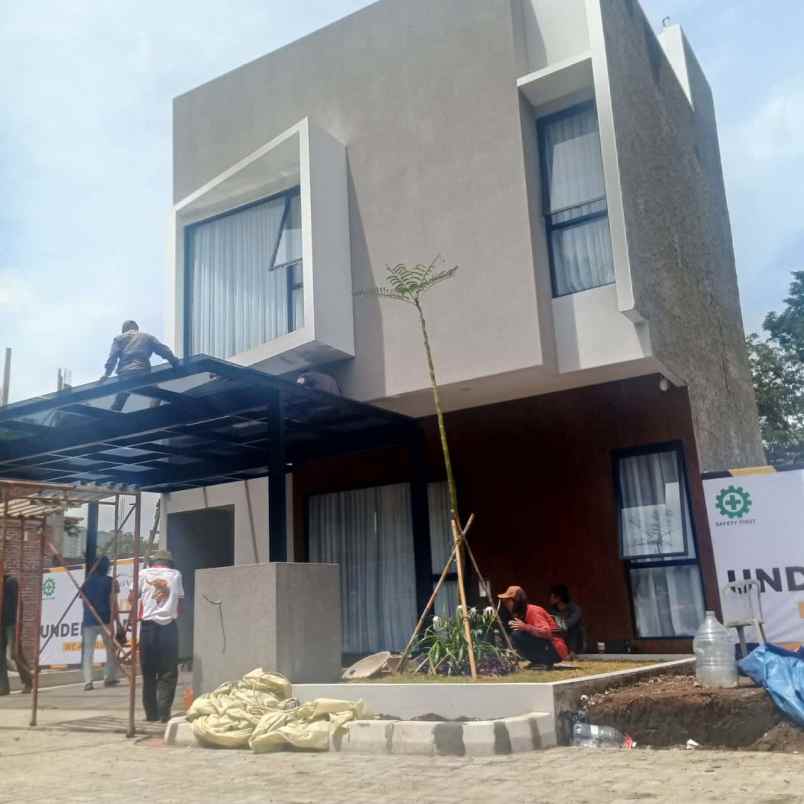 rumah mewah 2 lantai dengan rooftop di dago bandung