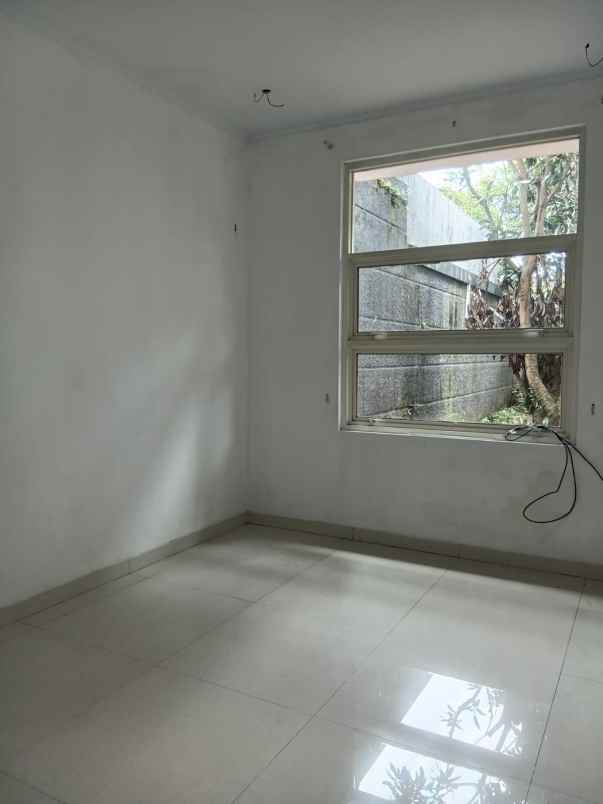 rumah mewah 3 lantai di nusa hijau cimahi