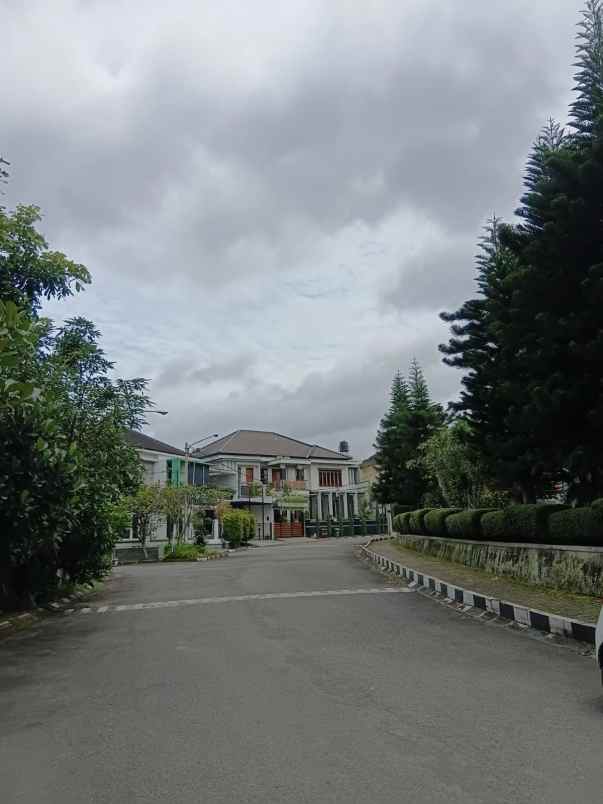 rumah mewah 3 lantai di nusa hijau cimahi