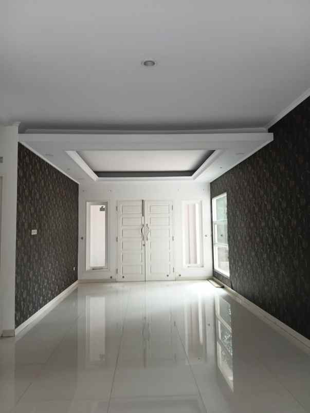 rumah mewah 3 lantai di nusa hijau cimahi