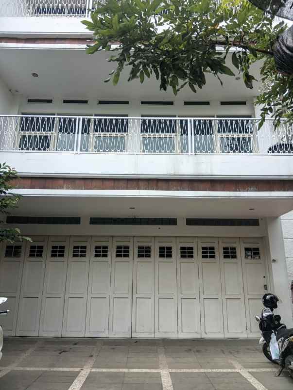 rumah mewah 3 lantai di nusa hijau cimahi