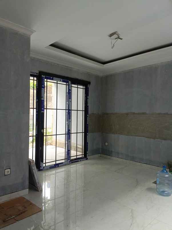 rumah mewah dalam komplek besar bukit cirendeu tangsel