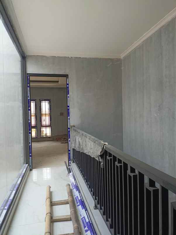 rumah mewah dalam komplek besar bukit cirendeu tangsel