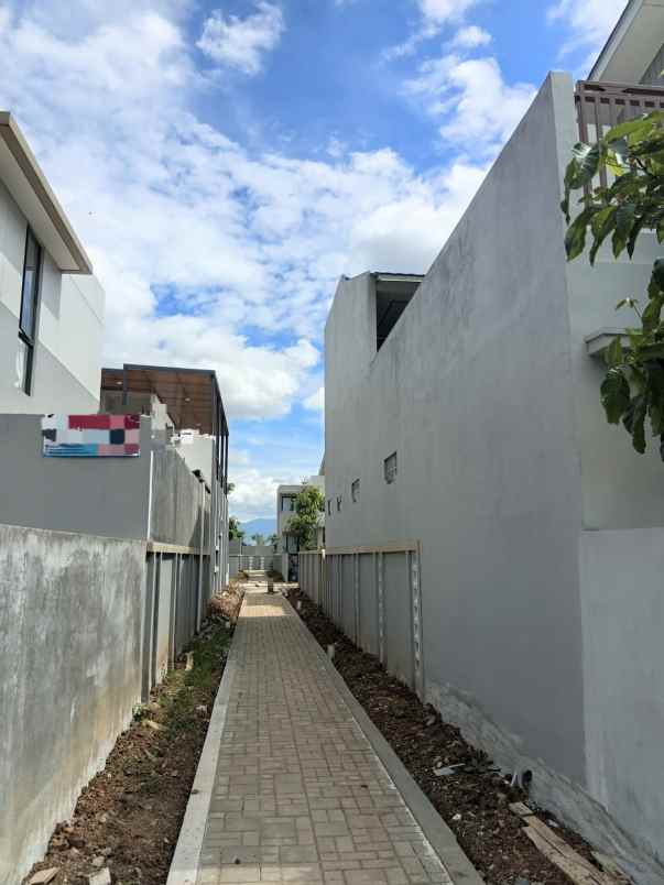 rumah mewah di podomoro park buah batu