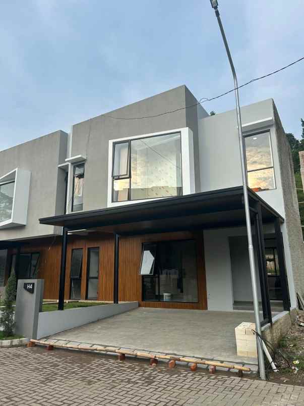 rumah mewah modern 2 lantai pusat kota bandung