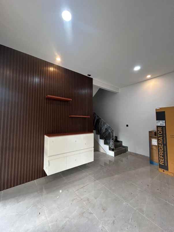 rumah mewah modern 2 lantai pusat kota bandung