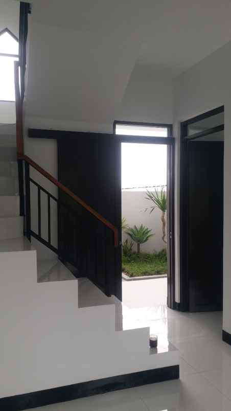rumah mewah murah dua lantai cimahi bandung