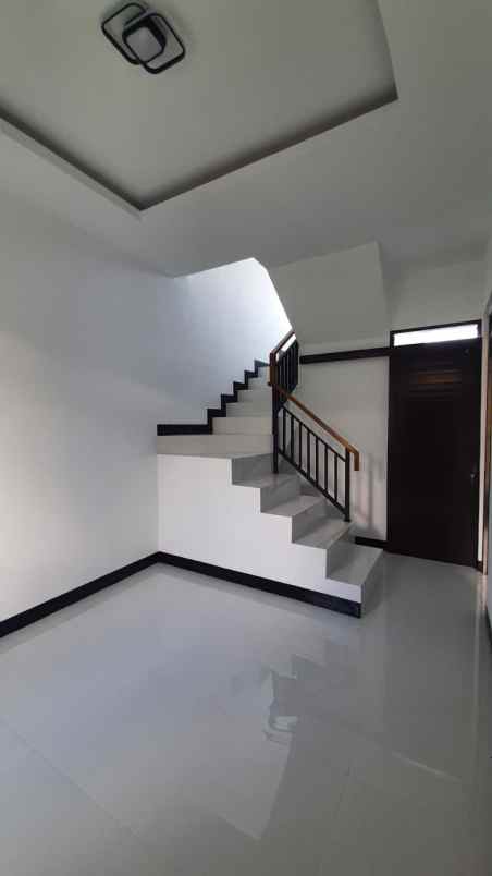 rumah mewah murah dua lantai cimahi bandung