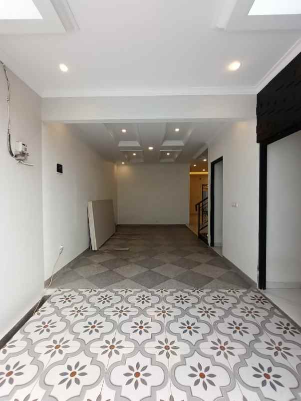 rumah mewah siap huni bebas banjir di pejaten