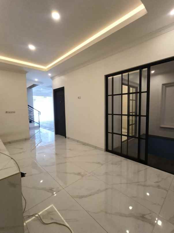 rumah mewah siap huni bebas banjir di pejaten