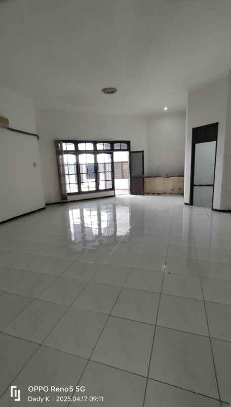 rumah mewah siap huni lokasi kendangsari surabaya
