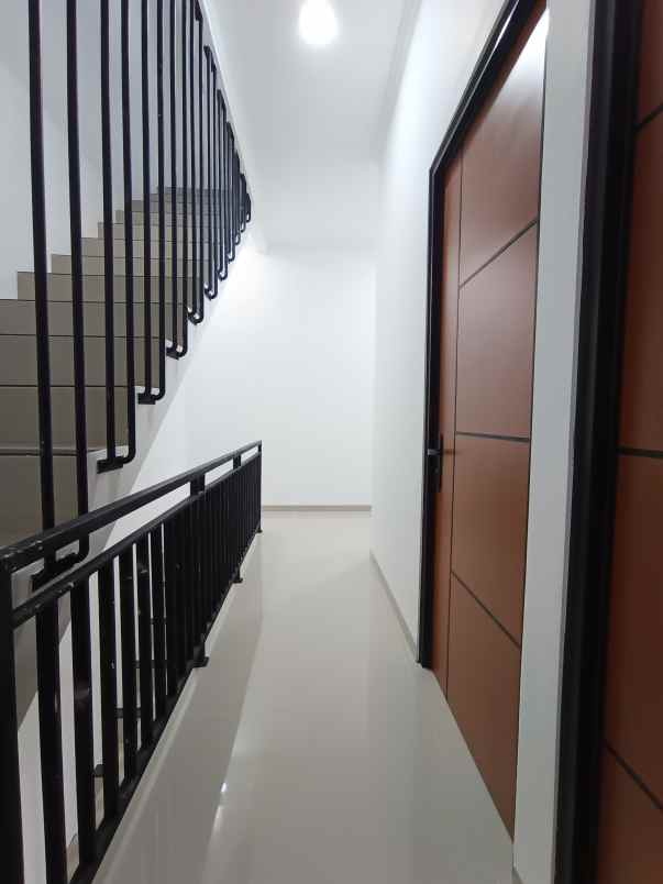 rumah minimalis 2 lantai di bojongsari depok