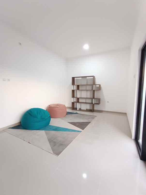 rumah minimalis 2 lantai di bojongsari depok