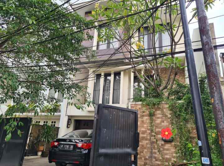 rumah modern full furnished di tebet utara