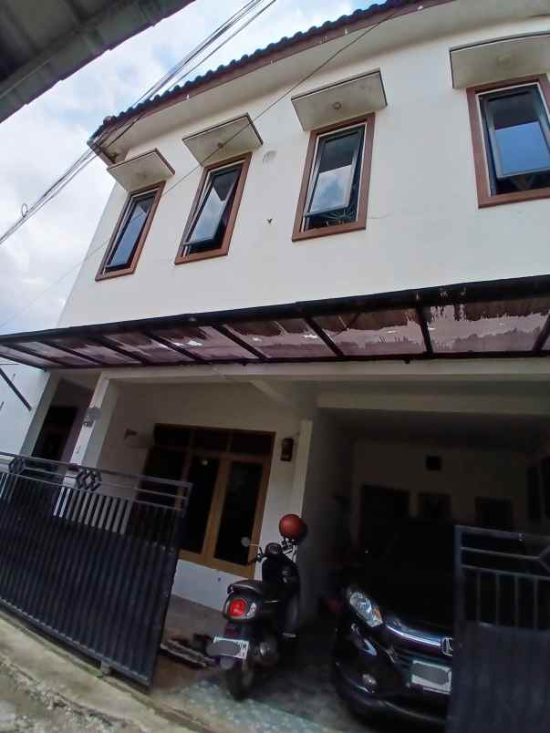 rumah murah second terawat strategis di mampang depok