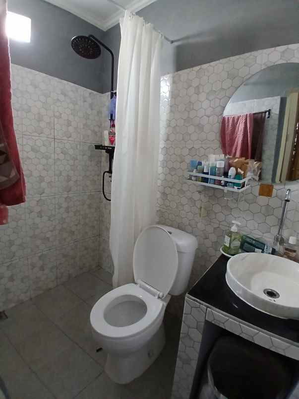 rumah murah second terawat strategis di mampang depok