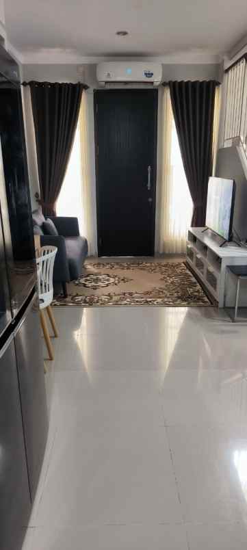 rumah nyaman dan strategis di the villas serpong