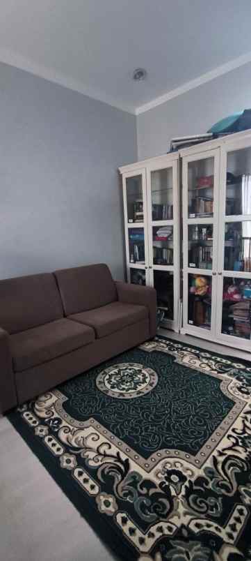 rumah nyaman dan strategis di the villas serpong