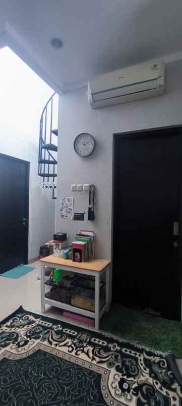 rumah nyaman dan strategis di the villas serpong