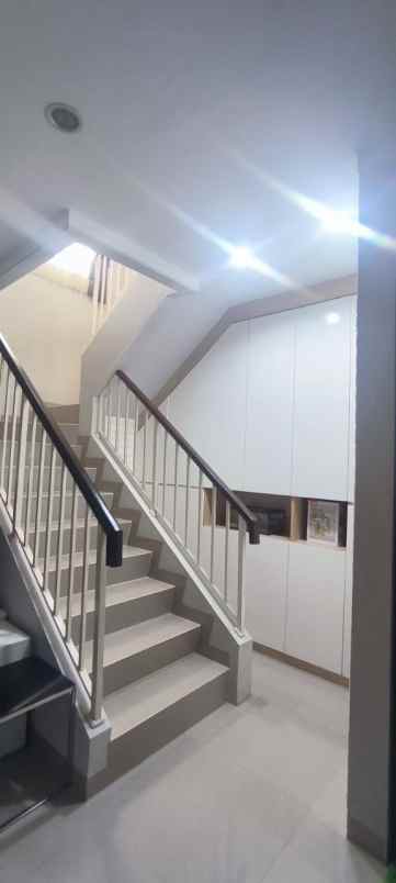 rumah nyaman dan strategis di the villas serpong