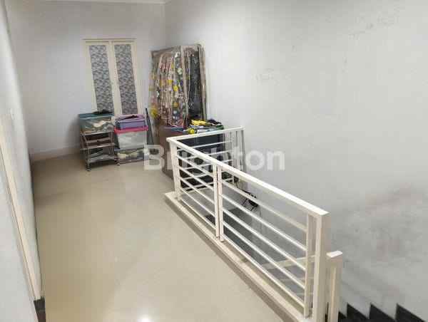rumah pakuwon city 2 5 lantai lantai granit tile 60x60