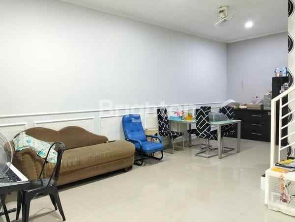 rumah pakuwon city 2 5 lantai lantai granit tile 60x60