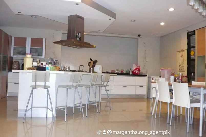 rumah pantai mutiara jakut hadap barat