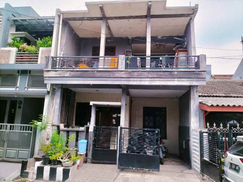rumah penjaringan 2 lantai shm row jalan 2 mobil