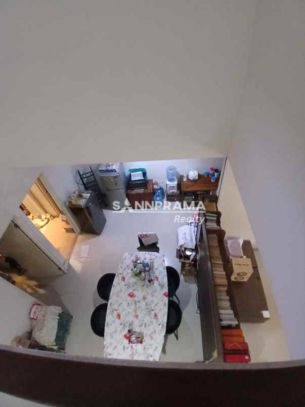 rumah second 2 lantai strategis di mampang hills depok